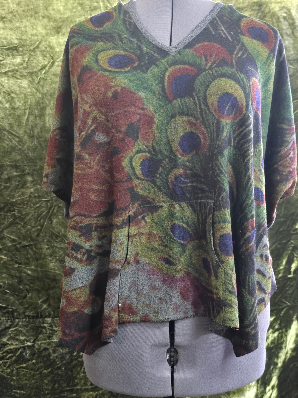 Go Couture Green Multi Peacock Feather Print V-Neck Sweater